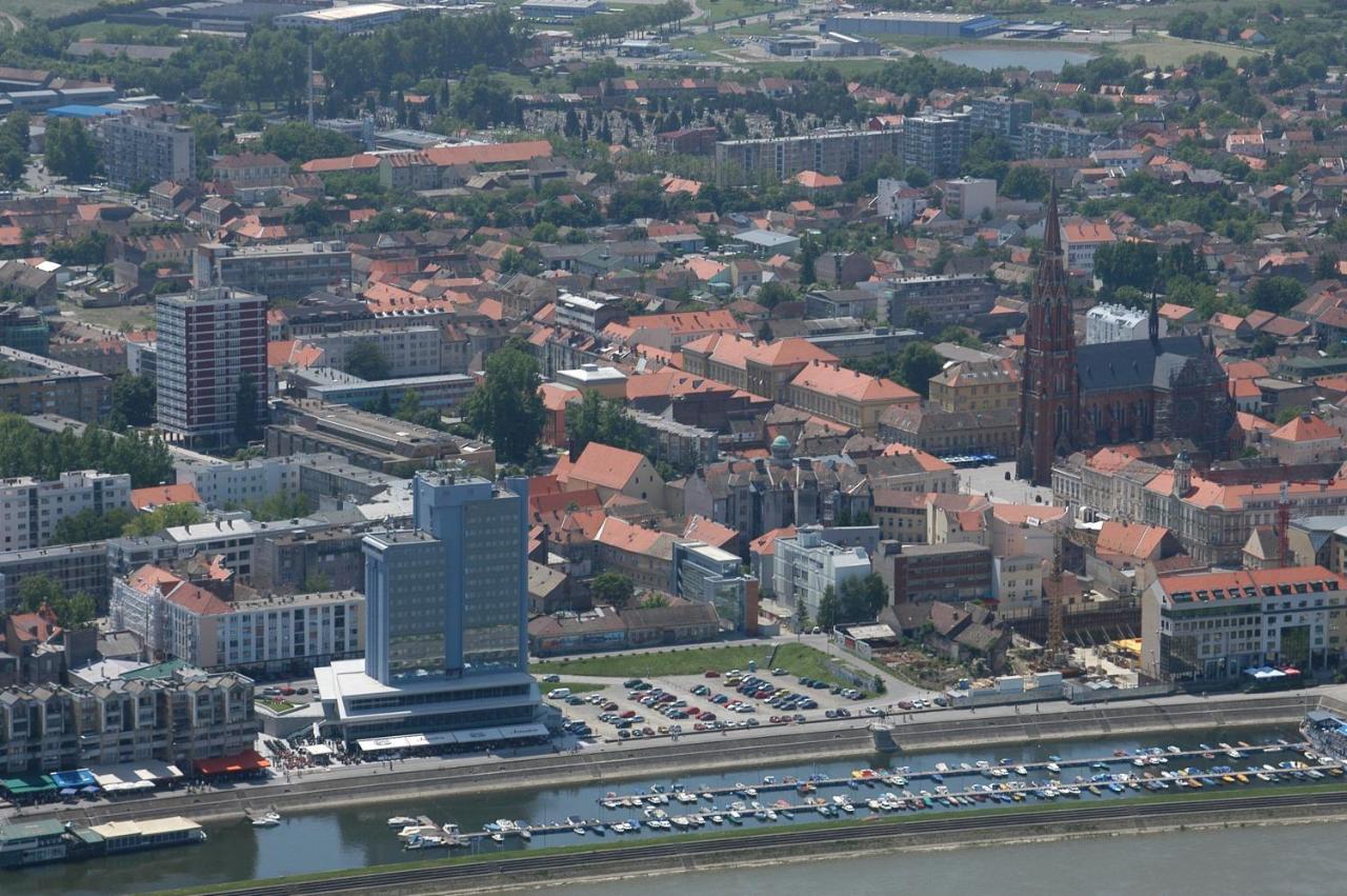 Hotel Osijek Exterior photo